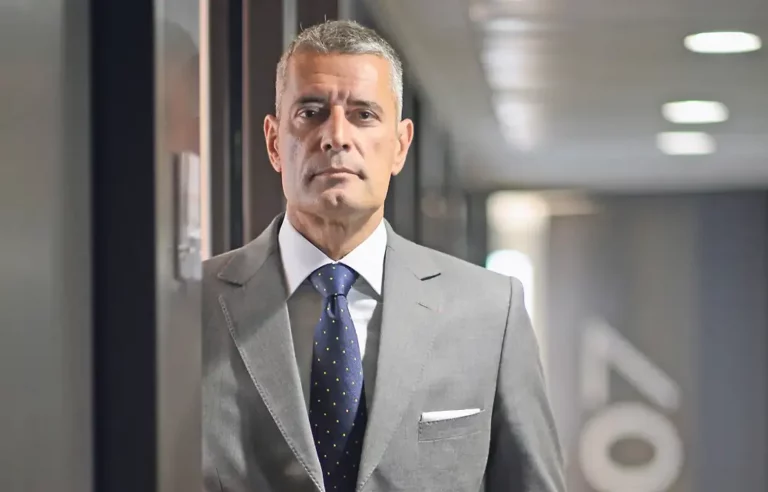 Ex-patron du RAID, Amaury de Hautecloque, quitte la police pour les assurances.