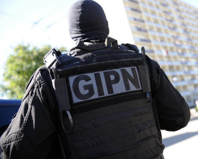 Nantes : Le GIPN pour déloger le voisin qui a porté 5 coups de couteau