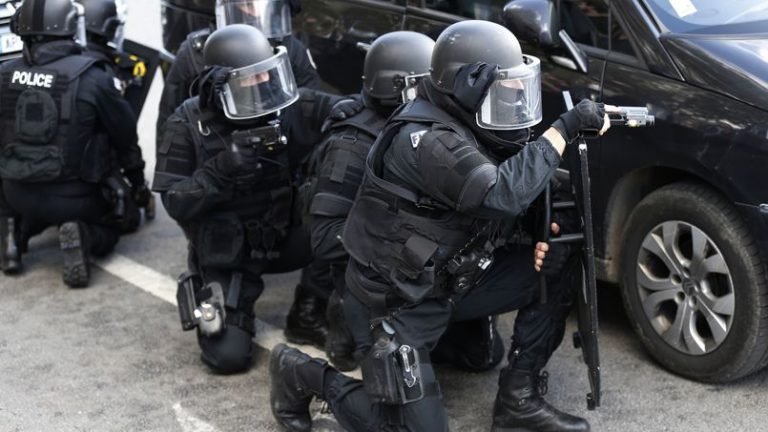 Démonstration du RAID à Versailles