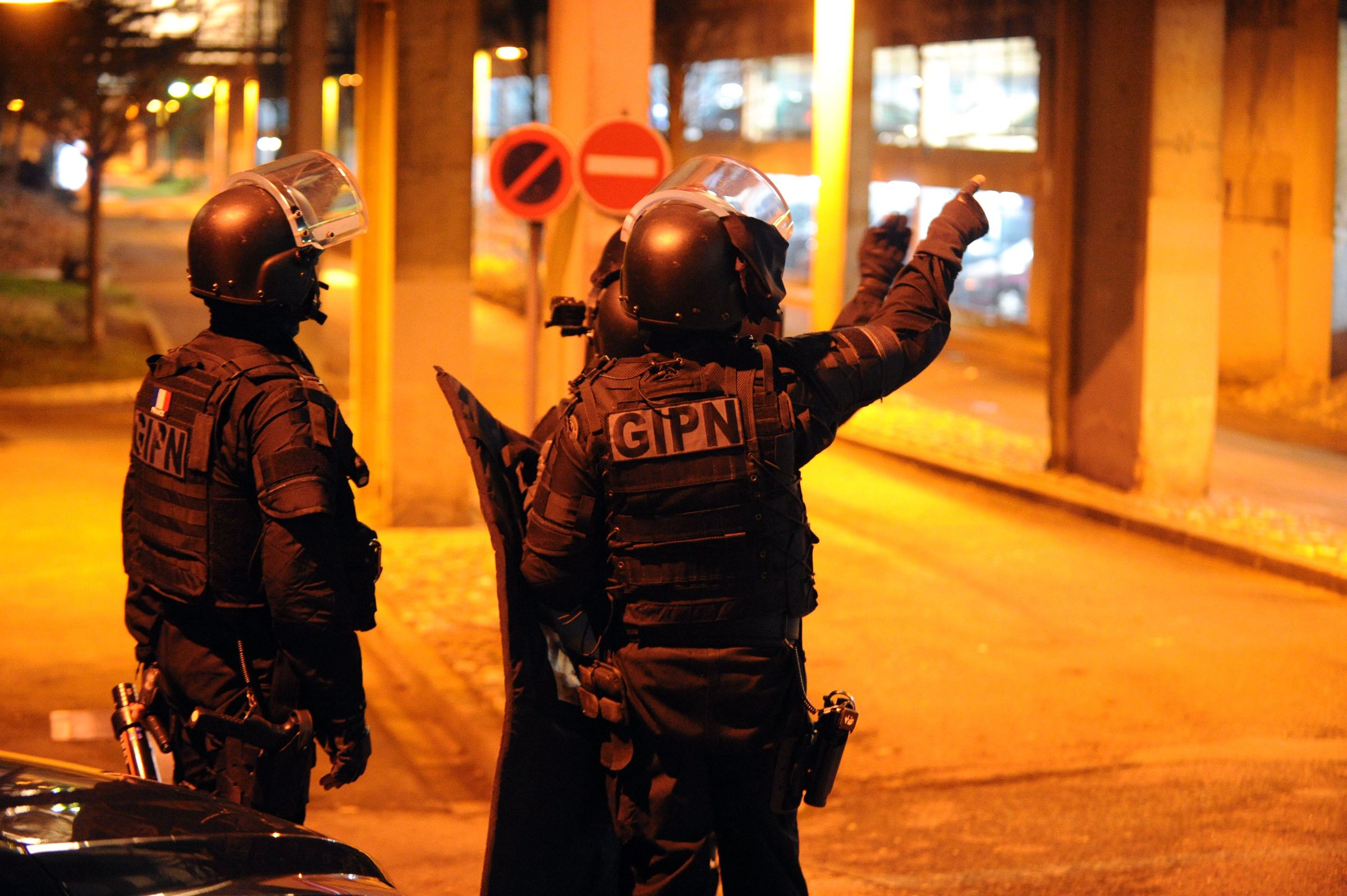 Grenoble : il saute du 7e étage pour échapper à la police
