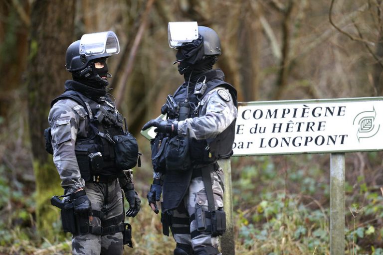 Fusillade à « Charlie Hebdo » : le Raid et le GIGN déployés entre Soissons et Villers-Cotterêts