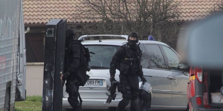 Nice : un forcené tire dans la rue depuis un appartement, deux blessés légers