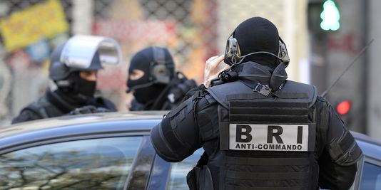 Paris : le forcené retranché dans un hôtel du 14e placé en garde à vue