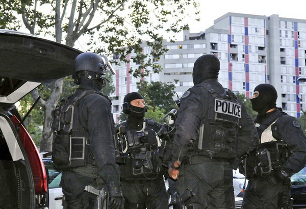 Braquage à Roubaix : une prise d’otage en cours, des hommes armés retranchés