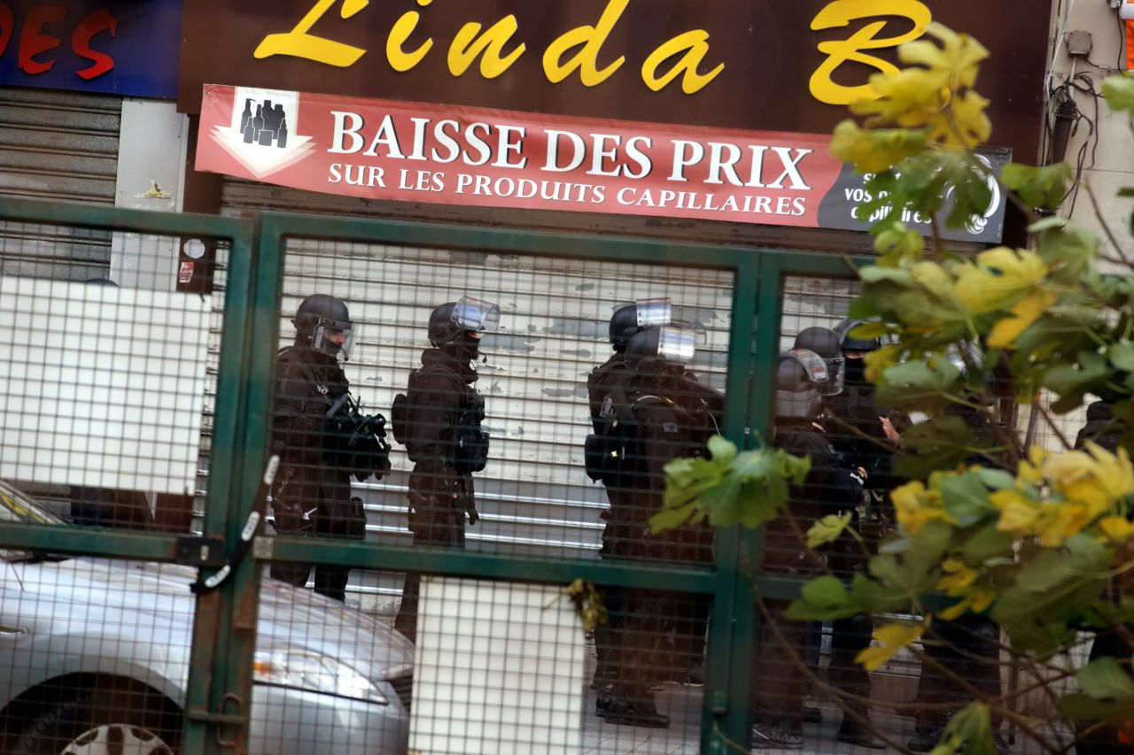 Un assaut policier du Raid est en cours à Saint-Denis