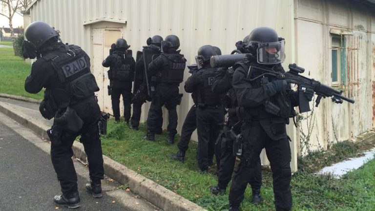 Le RAID à Rennes : une vingtaine de policiers surentrainés