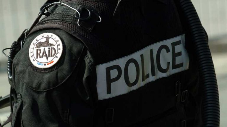 Un homme maîtrisé par le RAID cours de l&rsquo;Yser à Bordeaux