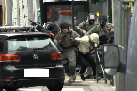 Salah Abdeslam blessé et arrêté, opérations toujours en cours à Molenbeek