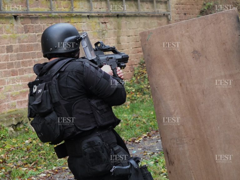 Sur le pas de tir avec les hommes du RAID