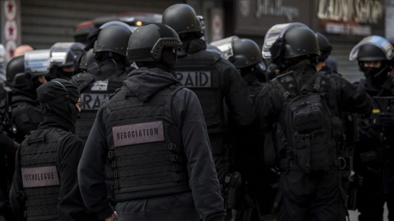 Le Raid pour interpeller une équipe de dealers