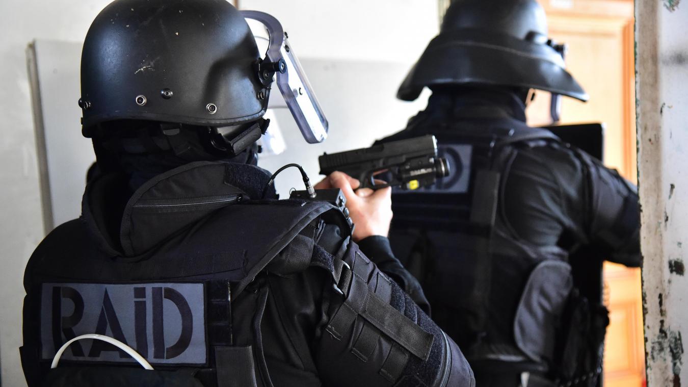 Fausse alerte à Vélizy: “fan” du RAID, le suspect rêvait d’assister à une opération