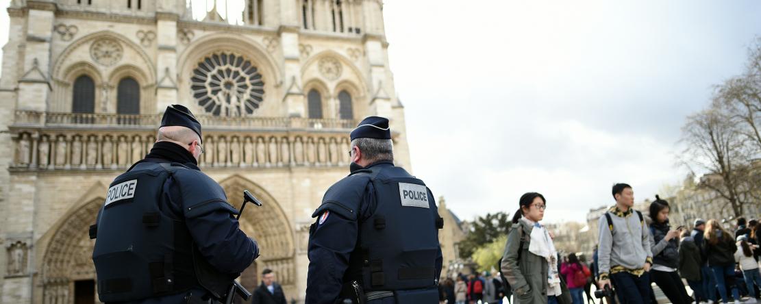Notre Dame de Paris : il attaque les policiers avec un marteau