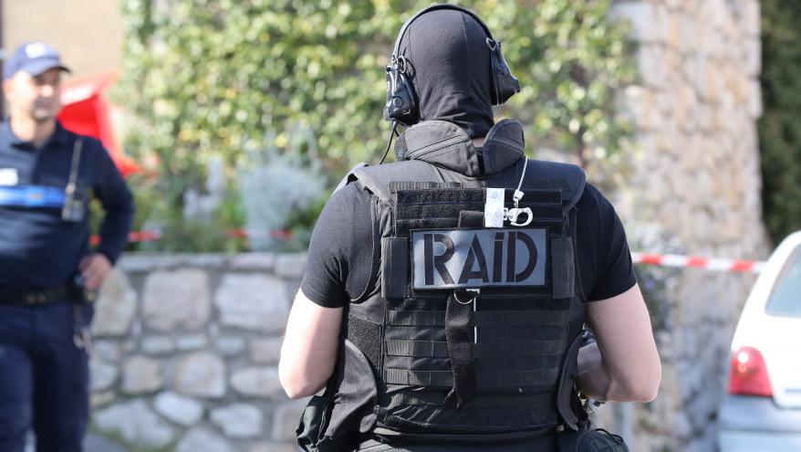 Le RAID est intervenu à Ussel (Corrèze) pour évacuer un forcené de 70 ans