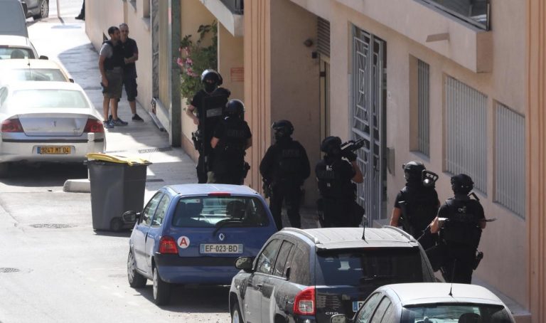 Quartier bouclé, RAID mobilisé, quatre perquisitions… pour un pétard à mèche?