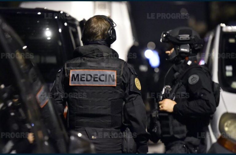 Le RAID donne l&rsquo;assaut pour déloger un homme qui menaçait de se faire sauter à Vaulx-en-Velin