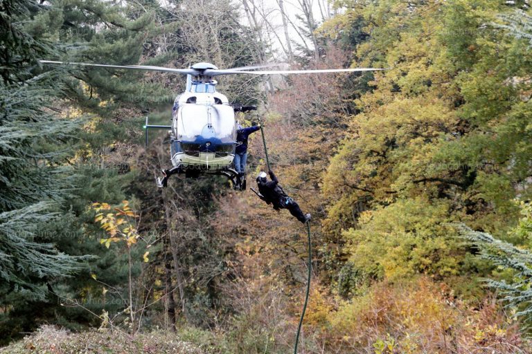Exercice : prise d’otages à Buffières, le RAID intervient
