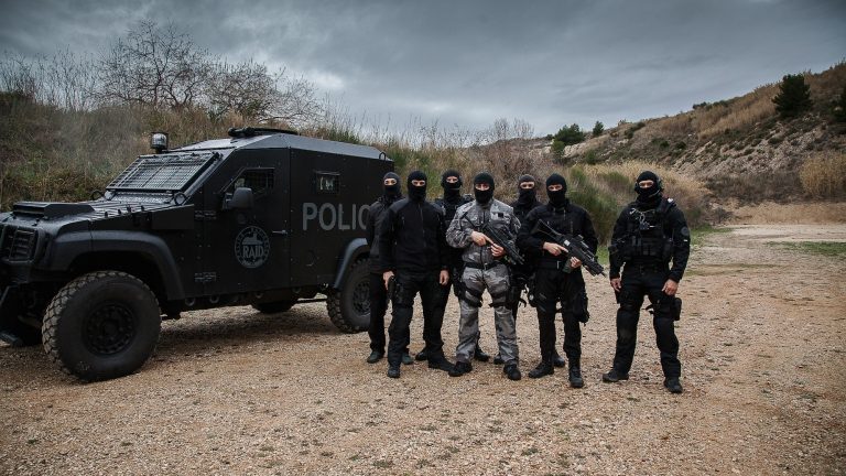 Les Hommes en noir