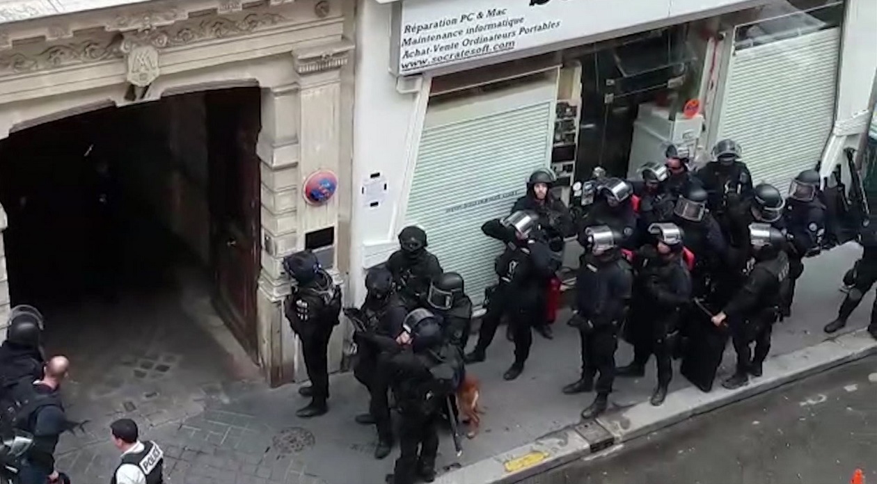 Paris: un forcené retient deux personnes en otage avant d’être interpellé