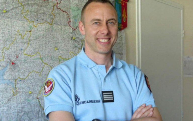 Attentat de l&rsquo;Aude : Arnaud Beltrame, le gendarme qui avait remplacé des otages, est mort