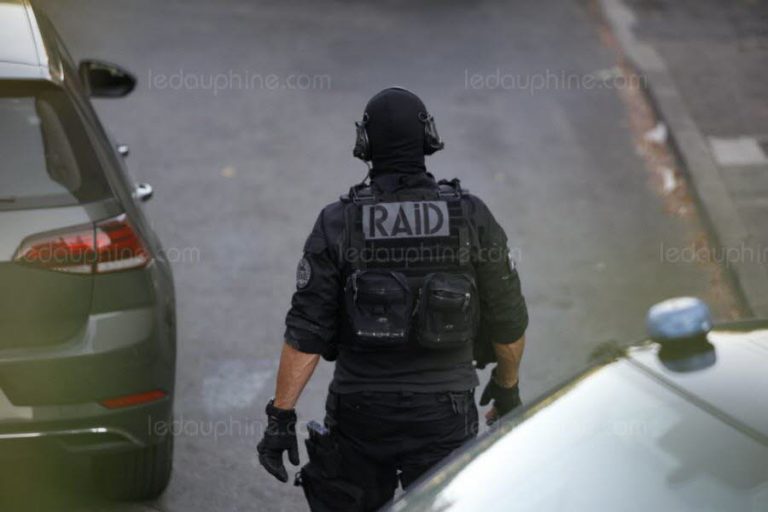 Manosque : un homme retranché chez lui : le RAID intervient