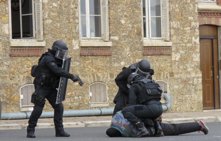 Christophe Castaner visite les unités d’élite du GIGN et du RAID