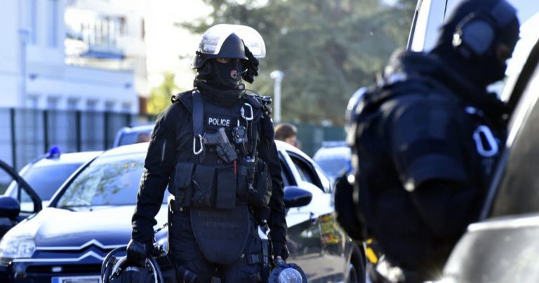 Chassieu : le RAID sauve un désespéré armé qui menaçait de se suicider