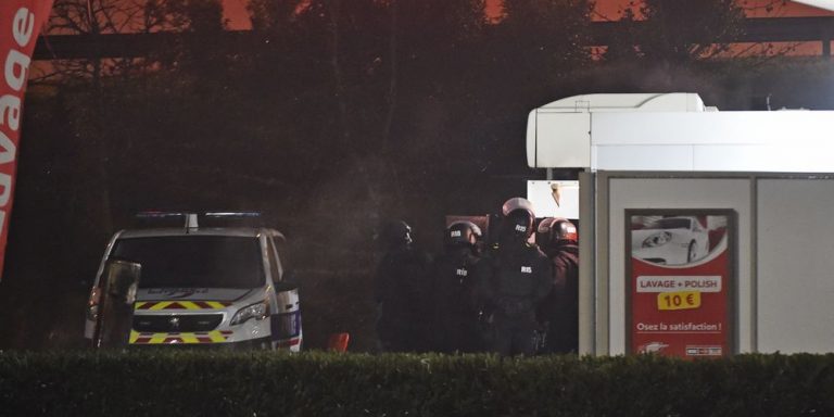 Gilets jaunes : le forcené d’Angers s’est rendu à la police