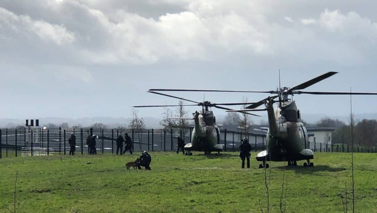 Le RAID et la PJ à la prison de Condé-sur-Sarthe pour procéder à des interpellations