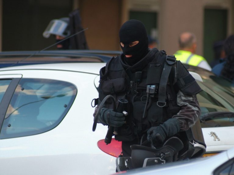Villeurbanne : le RAID appelé en renfort pour un homme retranché à son domicile