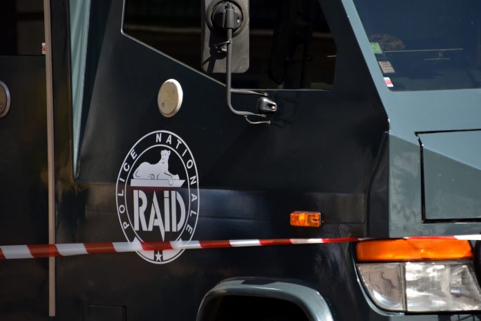 Val-de-Marne : 4 hommes interpellés lors d’une intervention de police incluant le RAID, à Ormesson