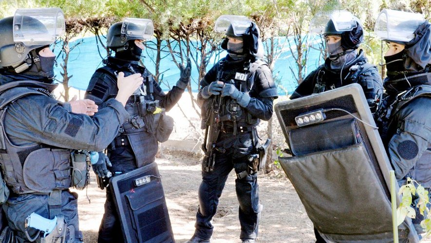 Près de Béziers : à Corneilhan, un homme se serait suicidé lors d’un assaut des policiers du RAID