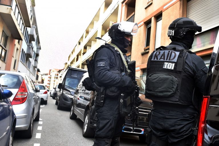 Le RAID libère deux fillettes de 4 et 11 ans séquestrées dans un appartement à Cahors