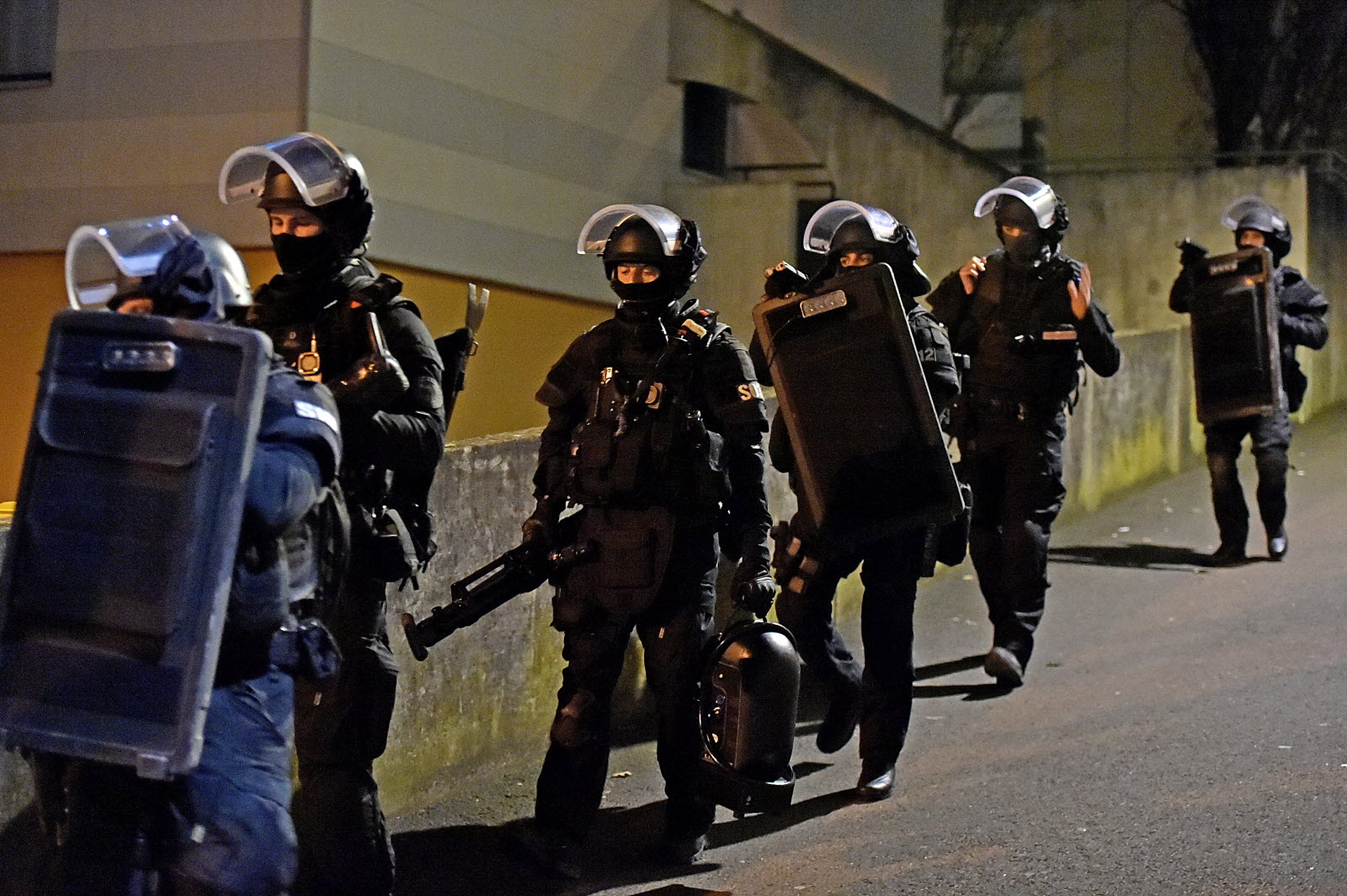 Tirs à Besançon : le RAID et la BRI interpellent une quinzaine de personnes