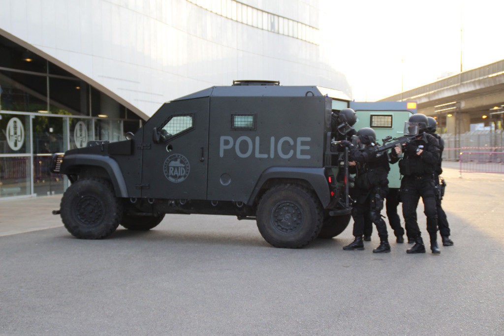 Près de Lyon : le RAID interpelle un homme armé, retranché dans un immeuble