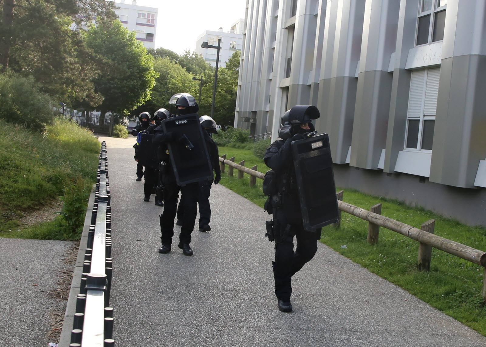 Fusillades à Besançon : le RAID en renfort à Planoise pour une impressionnante vague d’arrestations