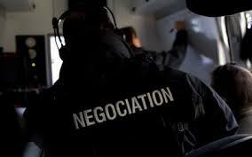 Prise d’otages: un négociateur au RAID nous explique son travail