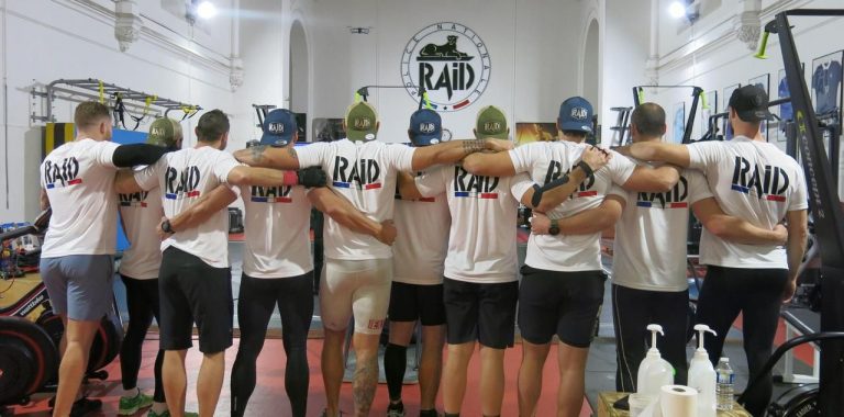 Bièvres : les policiers du RAID mouillent le maillot pour le Téléthon