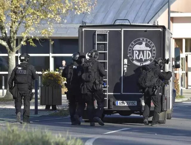 Corbeil-Essonnes : Le RAID interpelle un homme armé qui séquestrait sa compagne à leur domicile