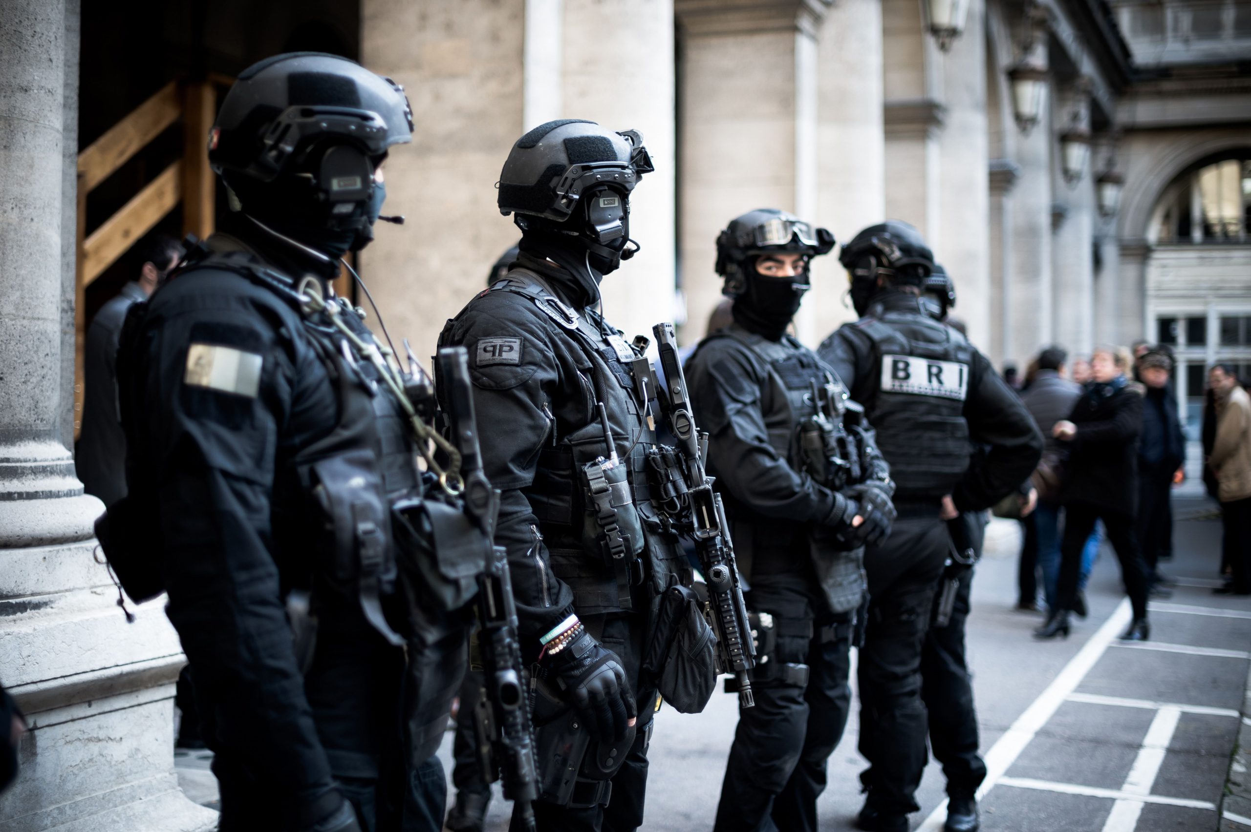 Paris : suicidaire, un homme armé maîtrisé par la BRI
