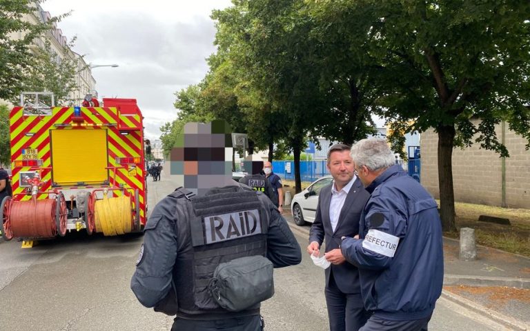 Poissy : retranché chez lui et armé, il se rend après avoir été raisonné par le RAID