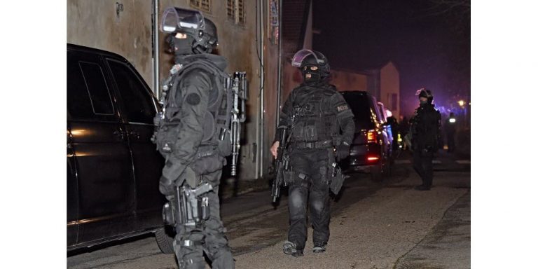 Le RAID maîtrise un forcené la nuit de Noël à Beauvais