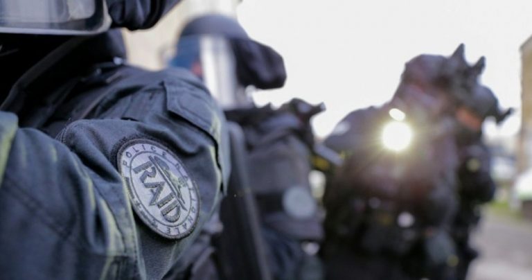 Maîtrisé par le RAID après avoir menacé son voisin avec un fusil à pompe à Vauréal
