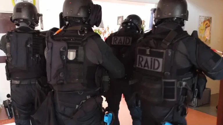 Pau : un homme armé activement recherché par le RAID