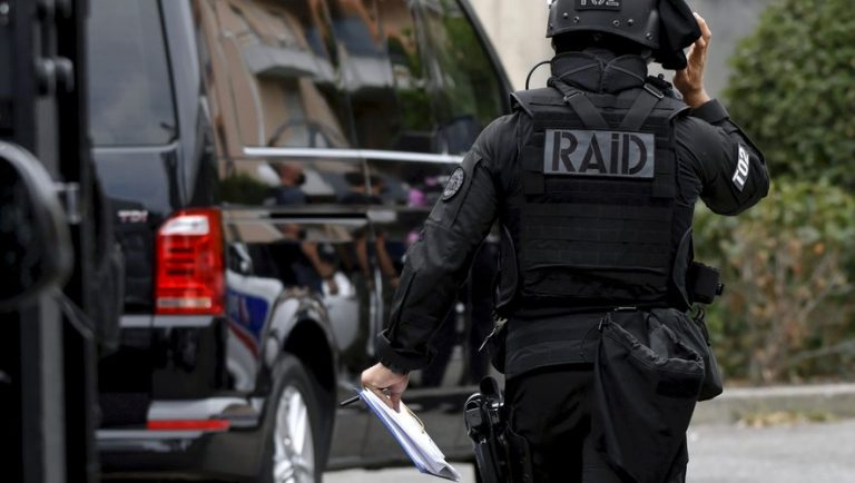 Toulouse : un forcené menace sa mère avec une arme avant de se livrer au RAID.
