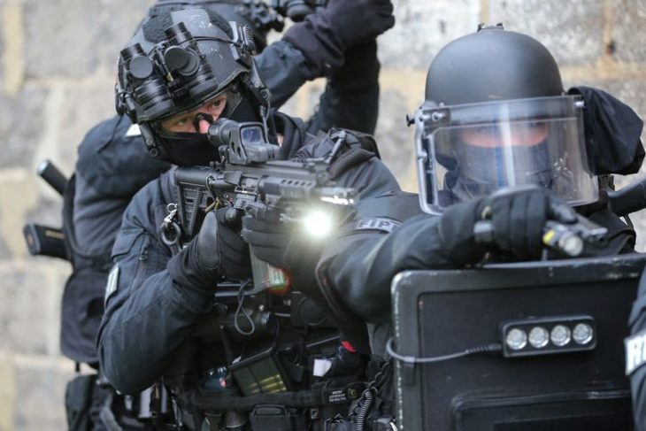 Cherbourg : le RAID interpelle un individu dangereux aux Provinces.