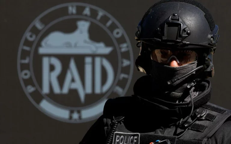 Essonne : un individu au profil psychiatrique instable gardait des munitions de kalachnikov chez lui.