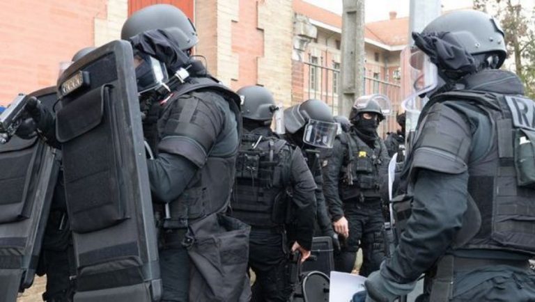 Sélestat : un homme retranché, le RAID intervient.