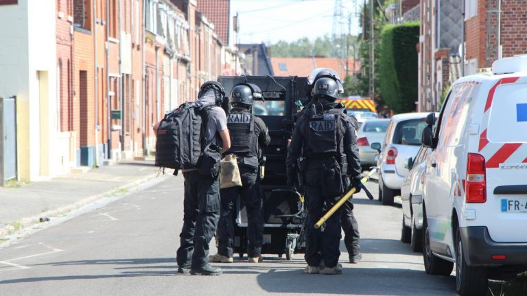 Sin-le-Noble : retranché chez lui avec des idées suicidaires, il est maîtrisé par le RAID.