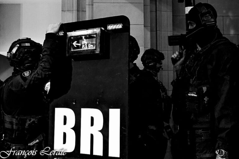 Paris : Six hommes interpellés alors qu&rsquo;ils allaient attaquer un véhicule de transport de fonds.