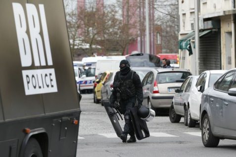 Les policiers d’élite de la BRI Paris s’engagent pour les enfants malades du cancer.